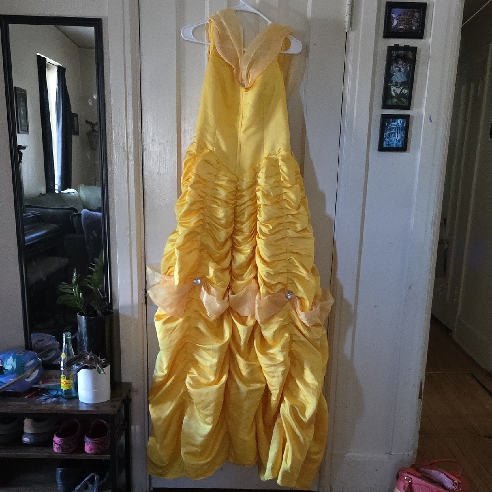 Elegant Yellow Evening Gown